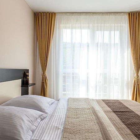 Casa Ramino Hotell Buşteni Exteriör bild