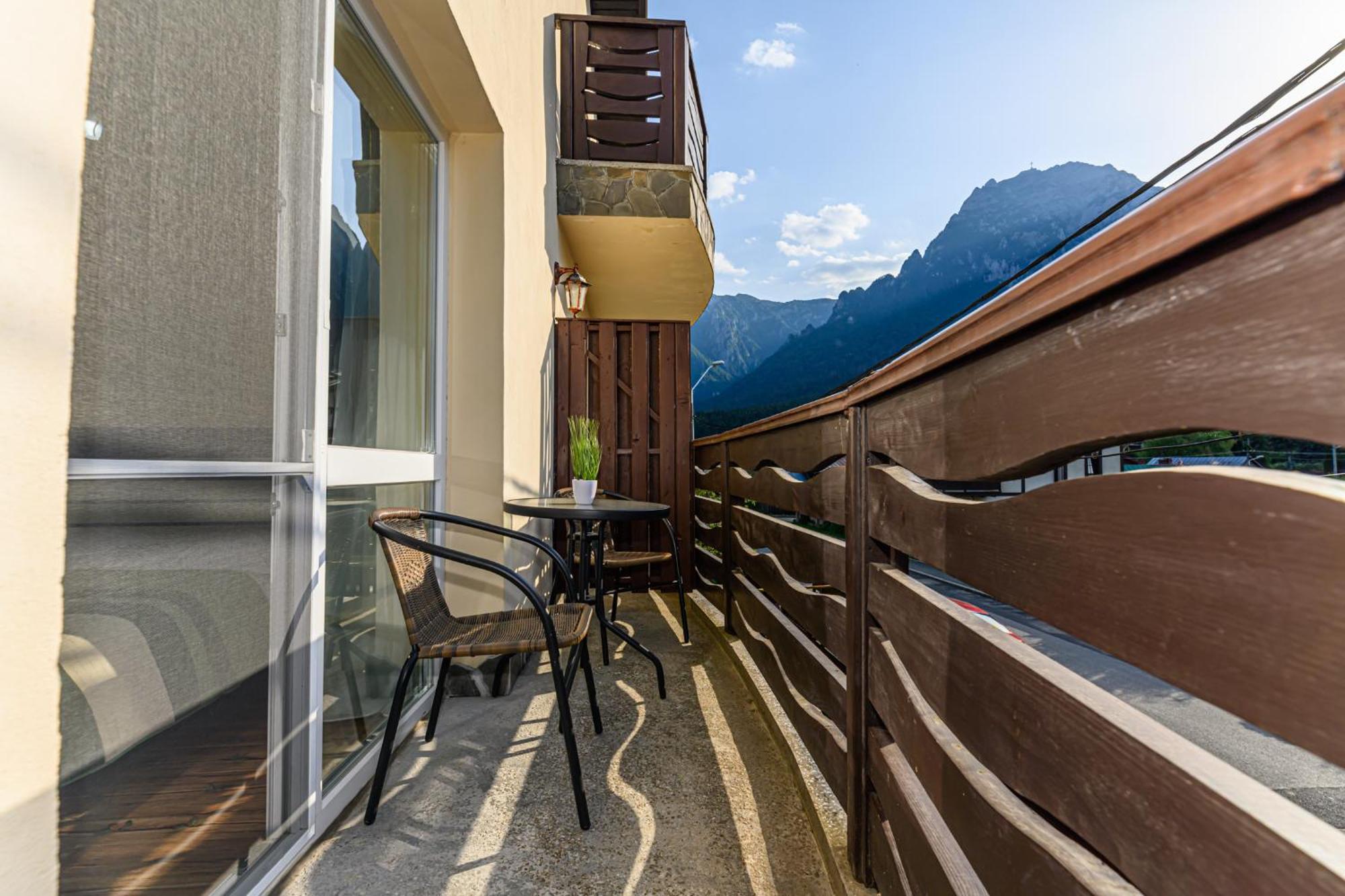 Casa Ramino Hotell Buşteni Exteriör bild