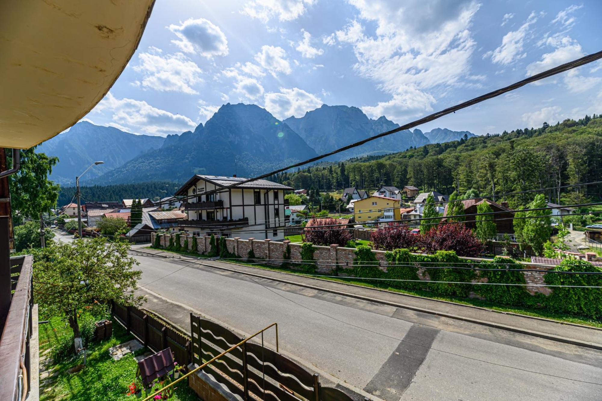 Casa Ramino Hotell Buşteni Exteriör bild