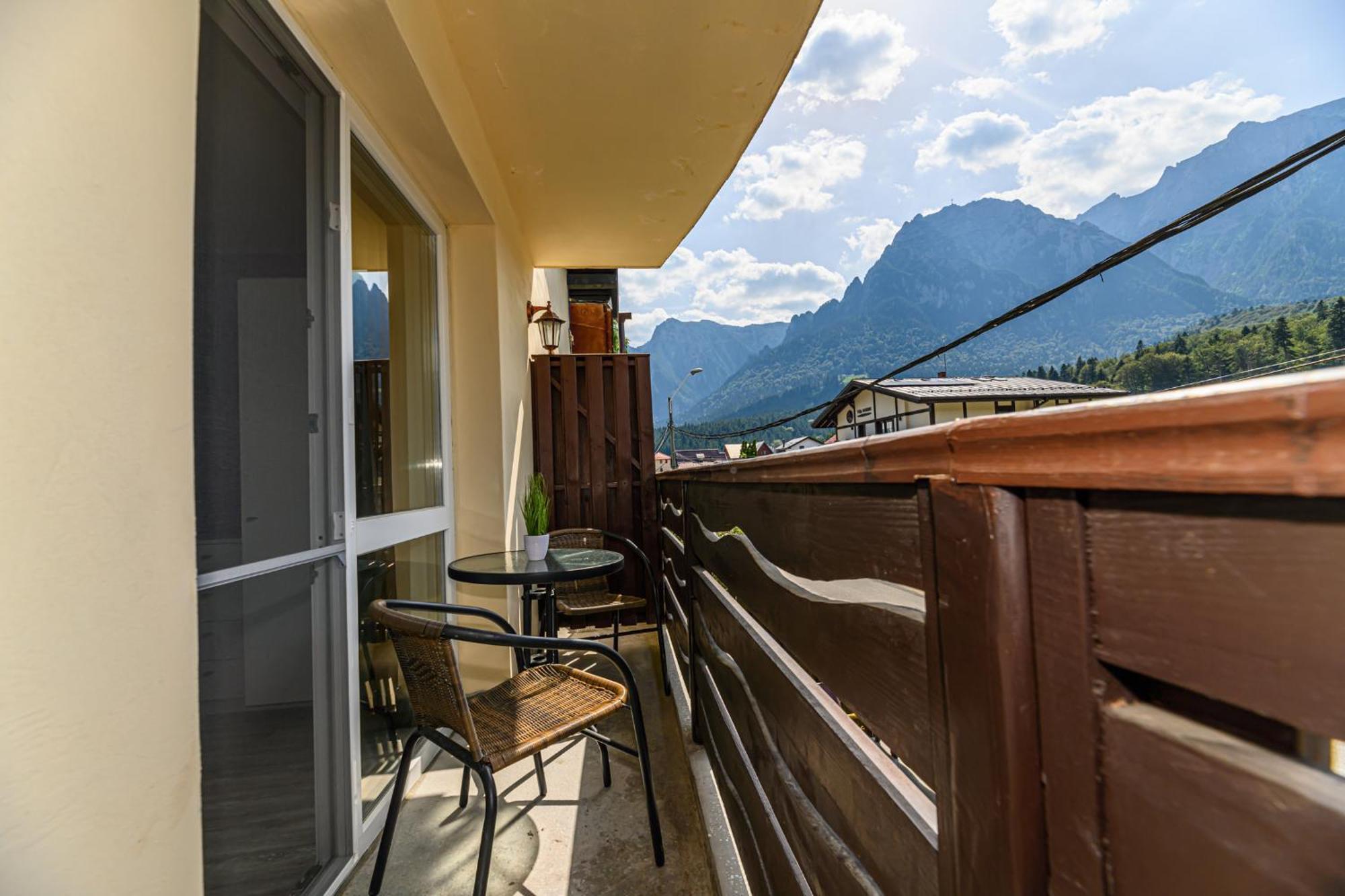Casa Ramino Hotell Buşteni Exteriör bild