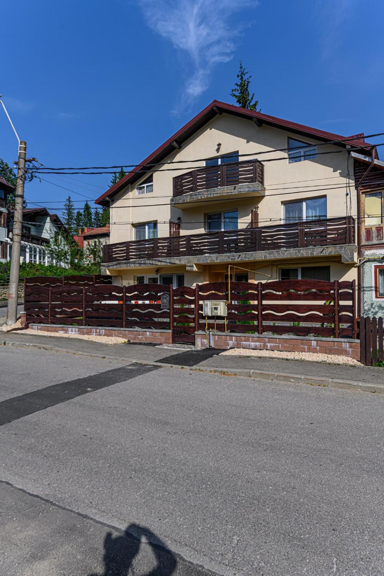 Casa Ramino Hotell Buşteni Exteriör bild