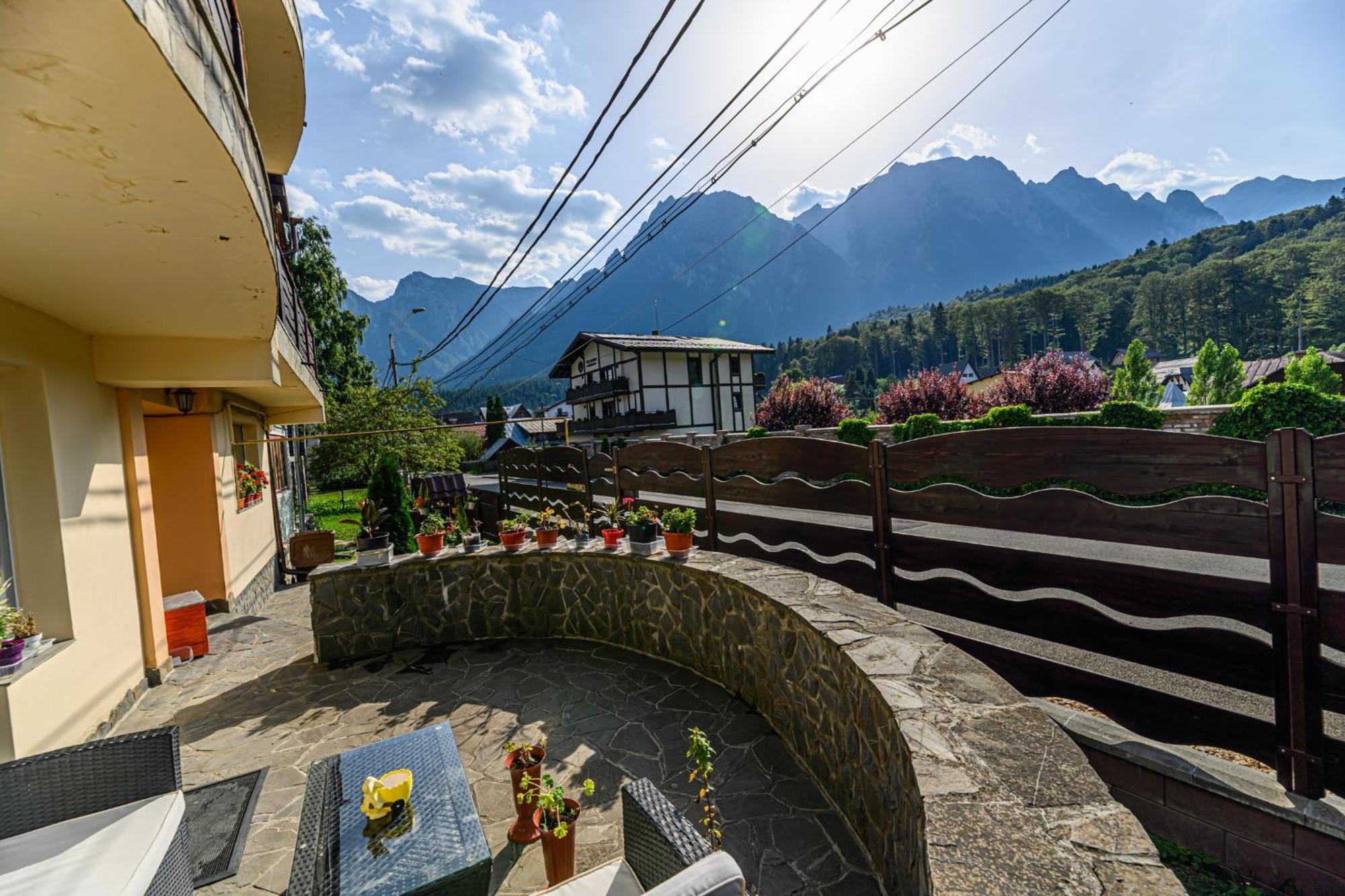 Casa Ramino Hotell Buşteni Exteriör bild