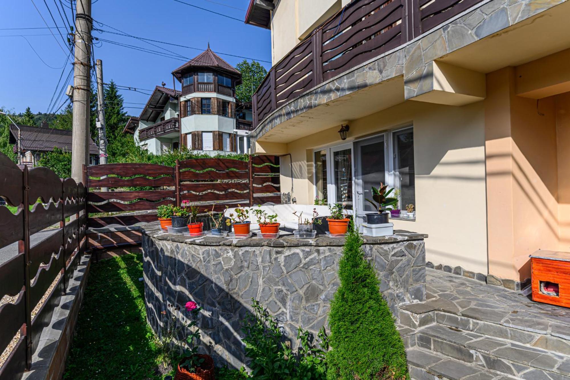 Casa Ramino Hotell Buşteni Exteriör bild