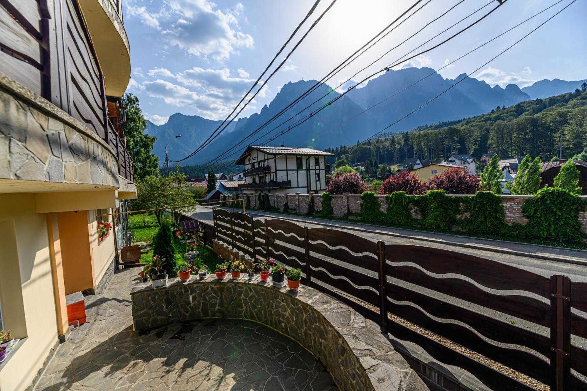 Casa Ramino Hotell Buşteni Exteriör bild