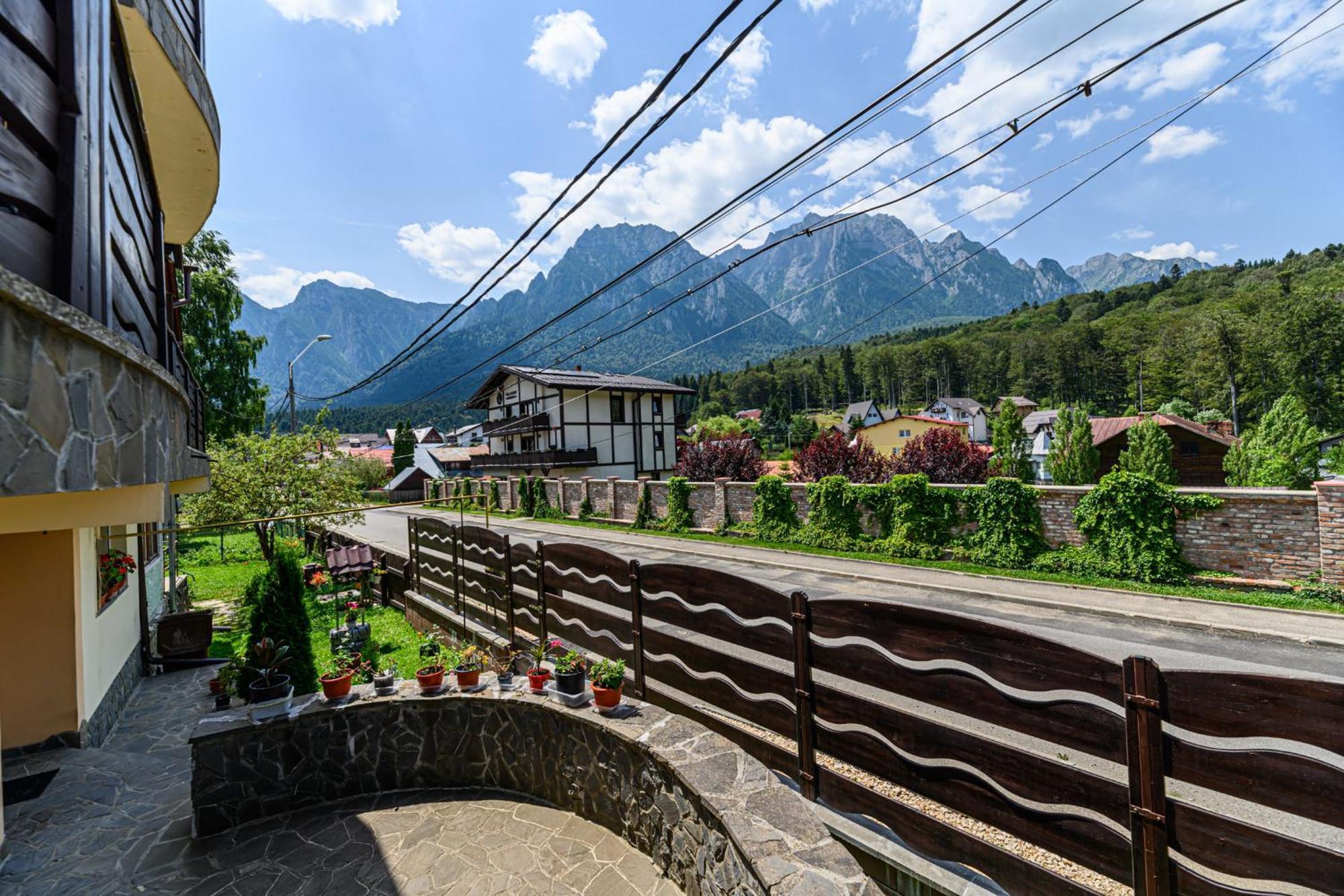 Casa Ramino Hotell Buşteni Exteriör bild