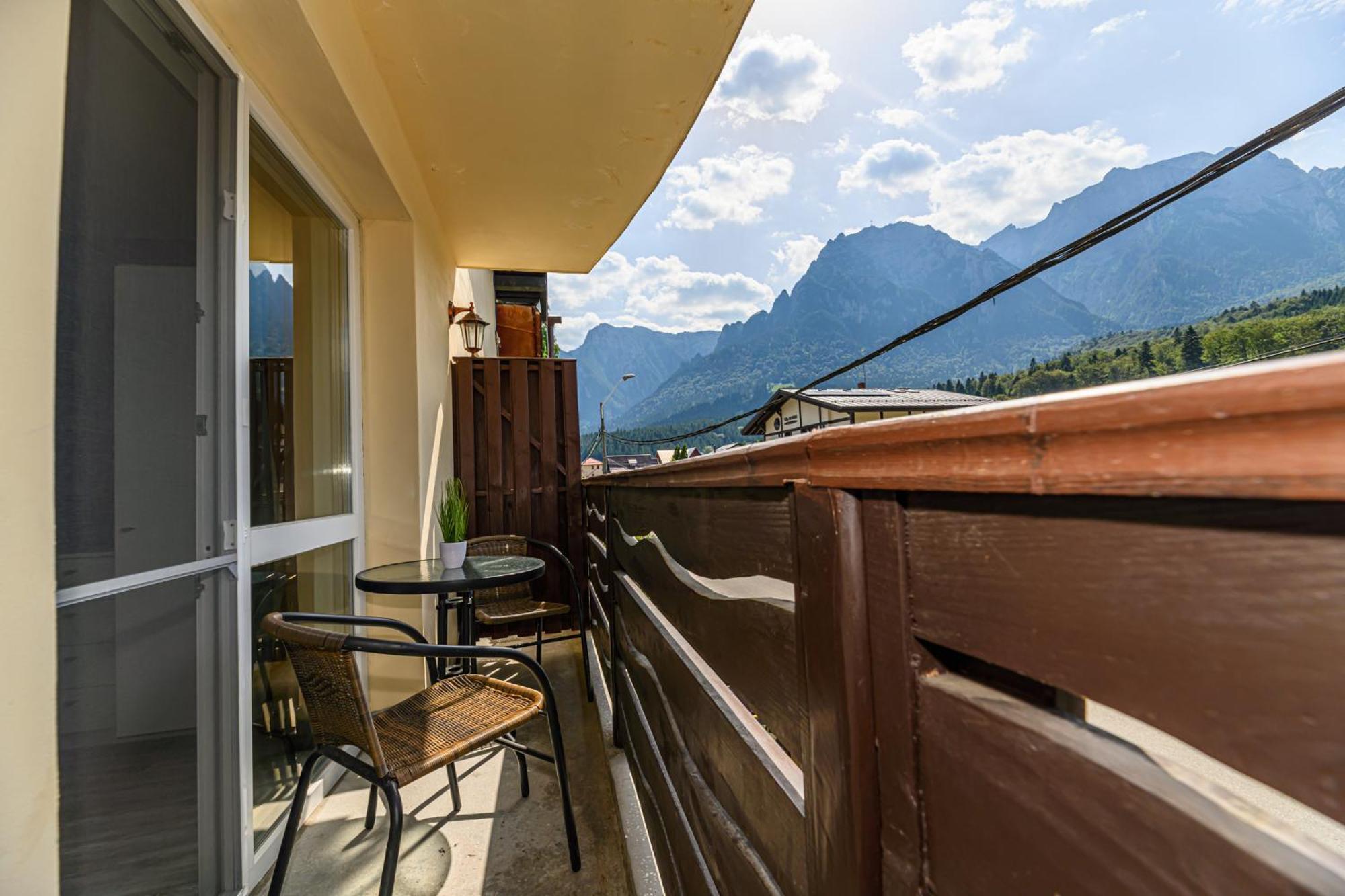 Casa Ramino Hotell Buşteni Exteriör bild