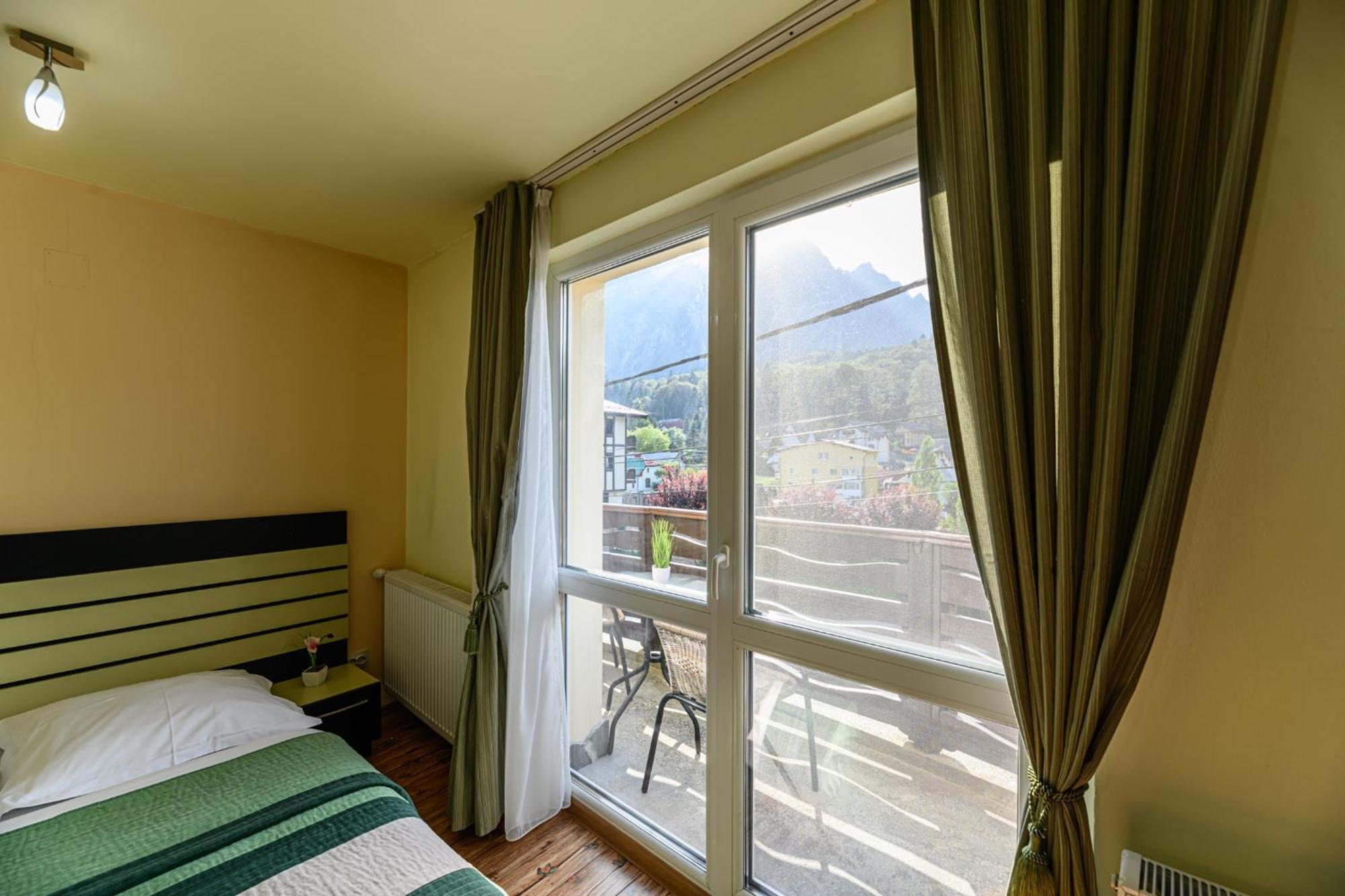 Casa Ramino Hotell Buşteni Exteriör bild