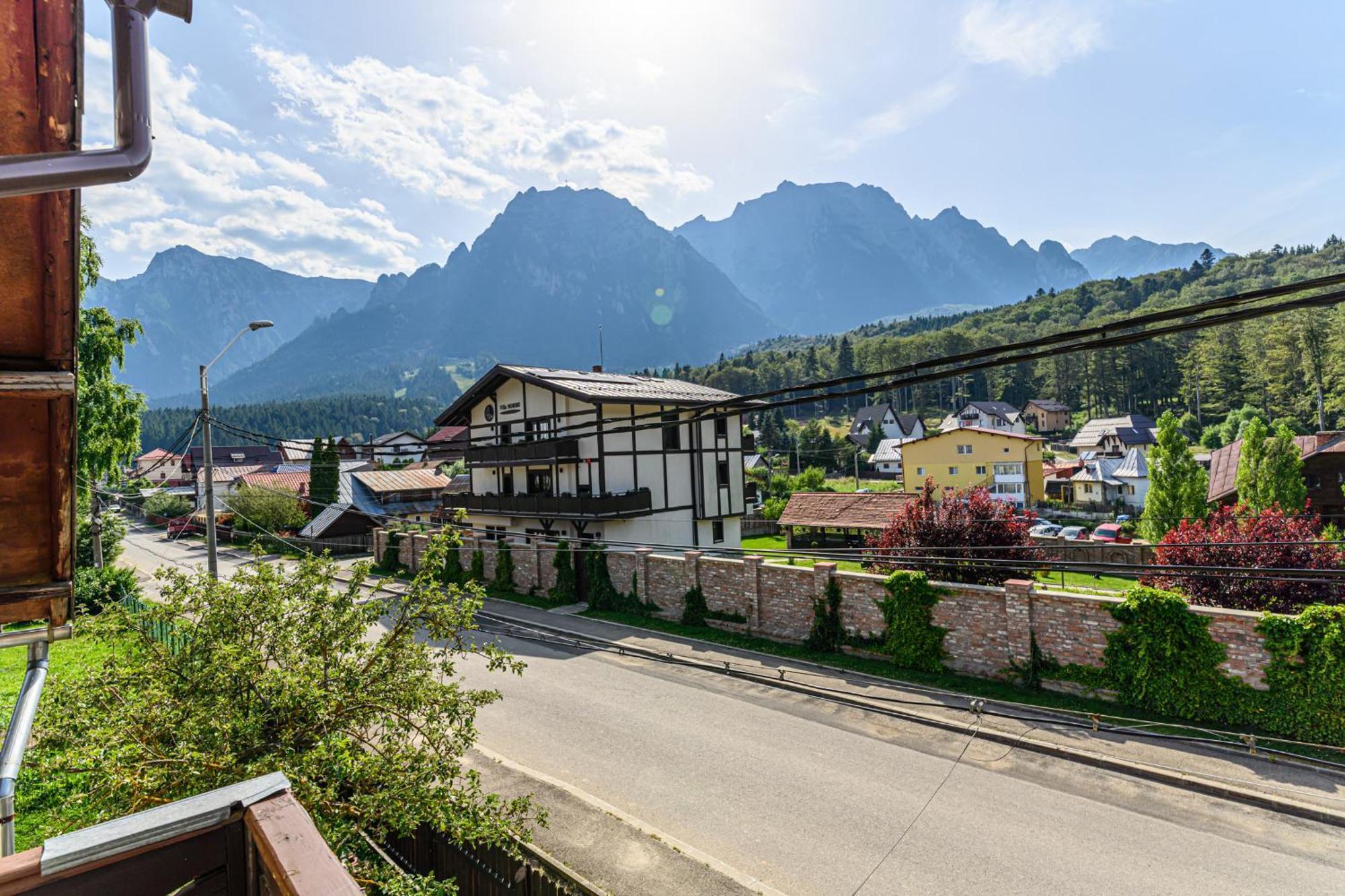 Casa Ramino Hotell Buşteni Exteriör bild