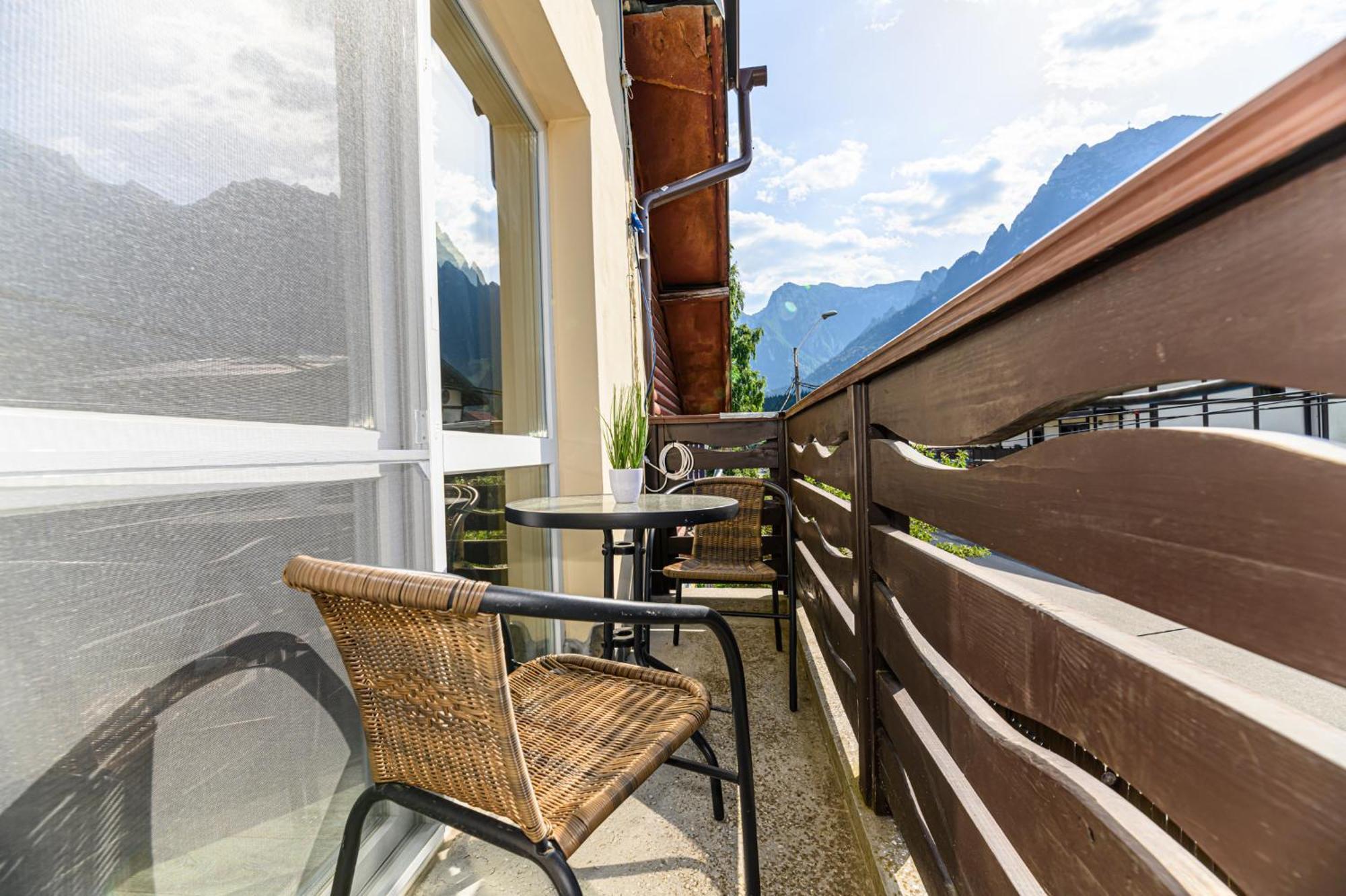 Casa Ramino Hotell Buşteni Exteriör bild