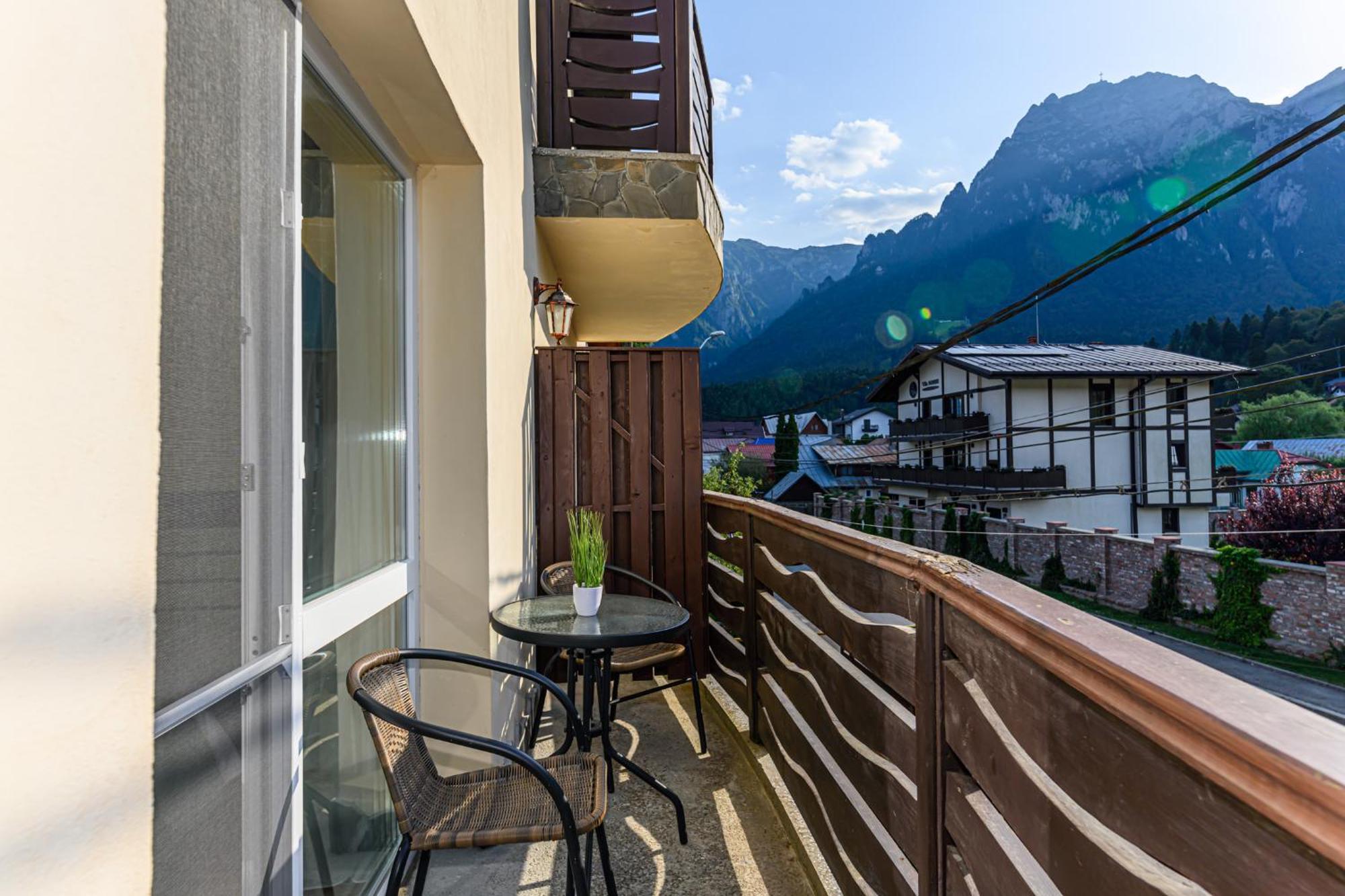 Casa Ramino Hotell Buşteni Exteriör bild