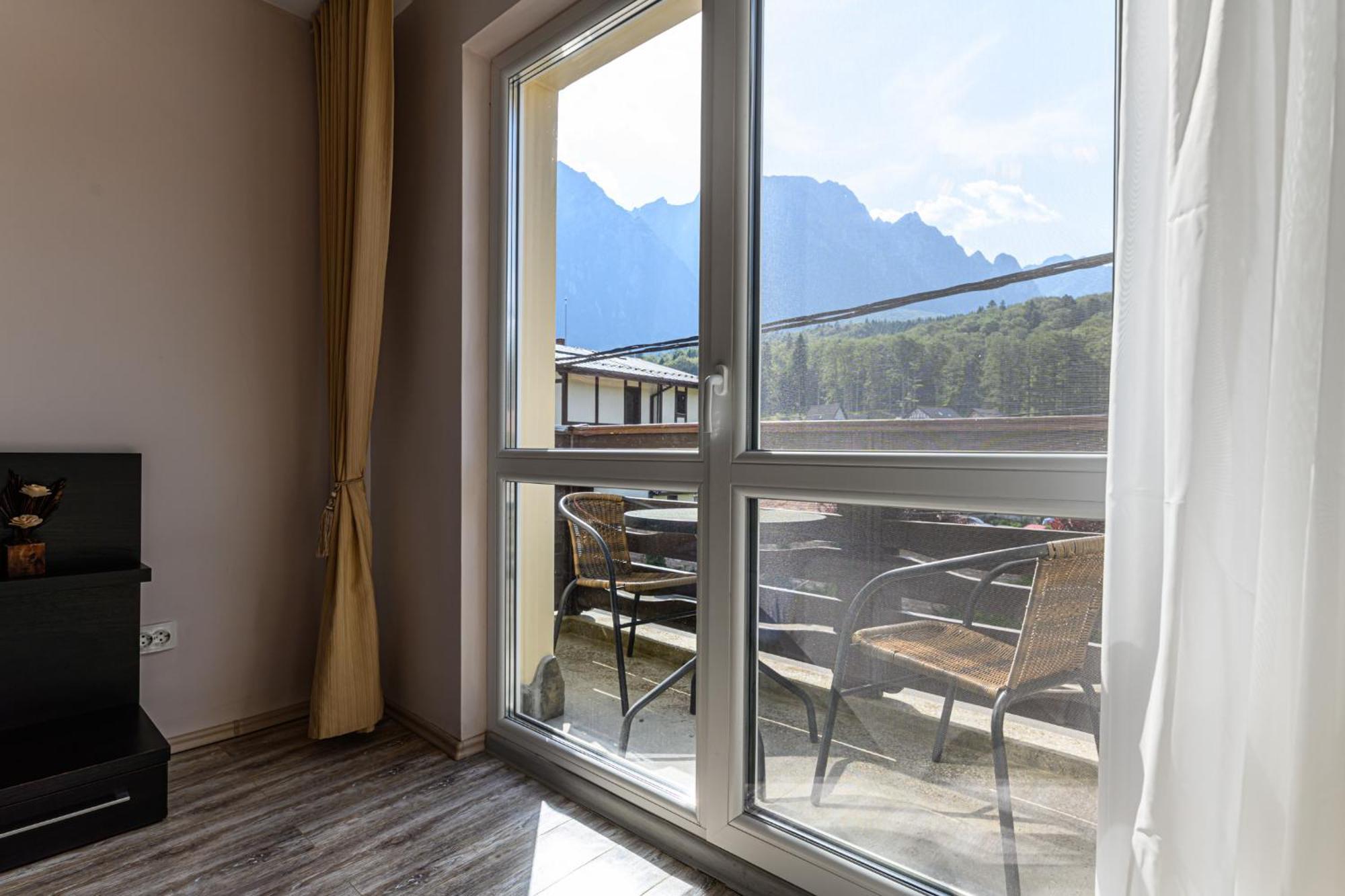 Casa Ramino Hotell Buşteni Exteriör bild