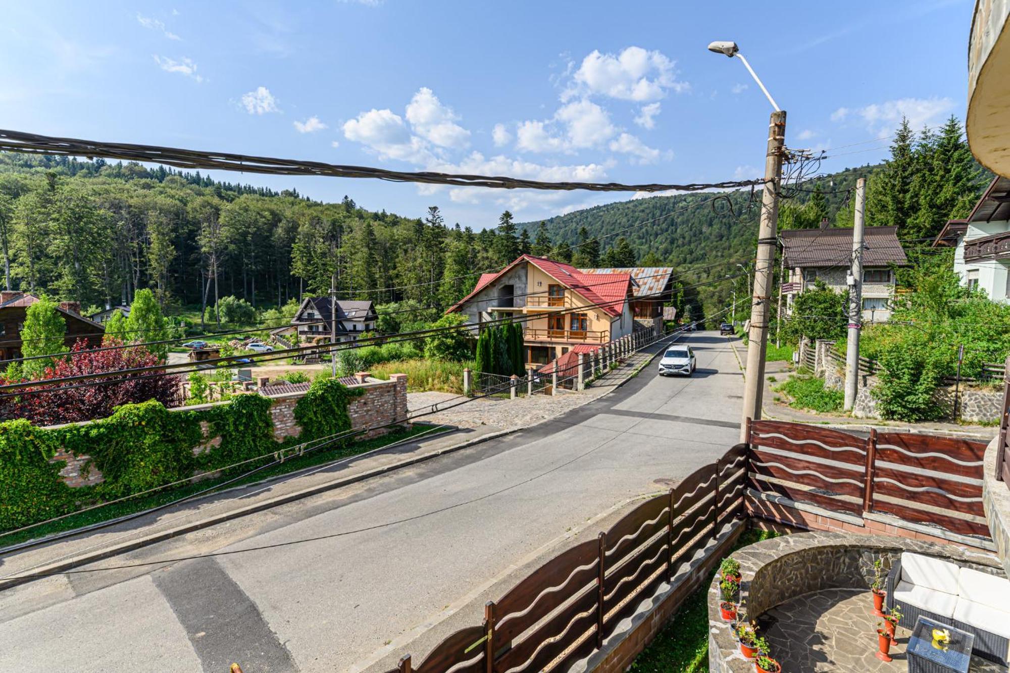 Casa Ramino Hotell Buşteni Exteriör bild